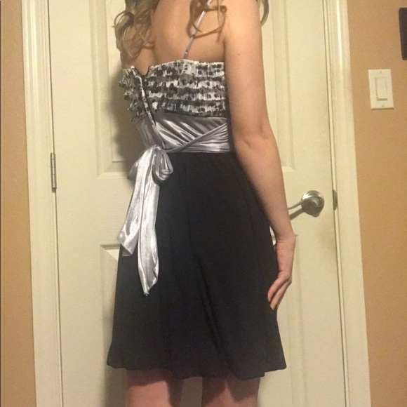 Semi formal dress - Picture 2 of 4